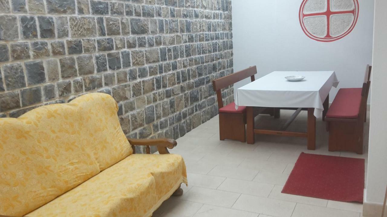 As Brela Hotel Buitenkant foto