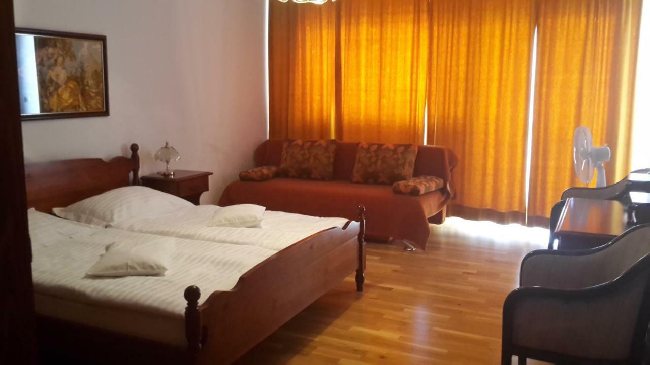 As Brela Hotel Buitenkant foto