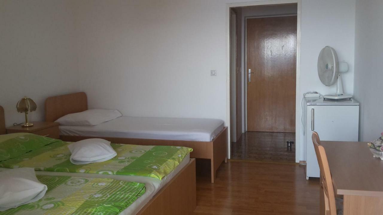 As Brela Hotel Buitenkant foto