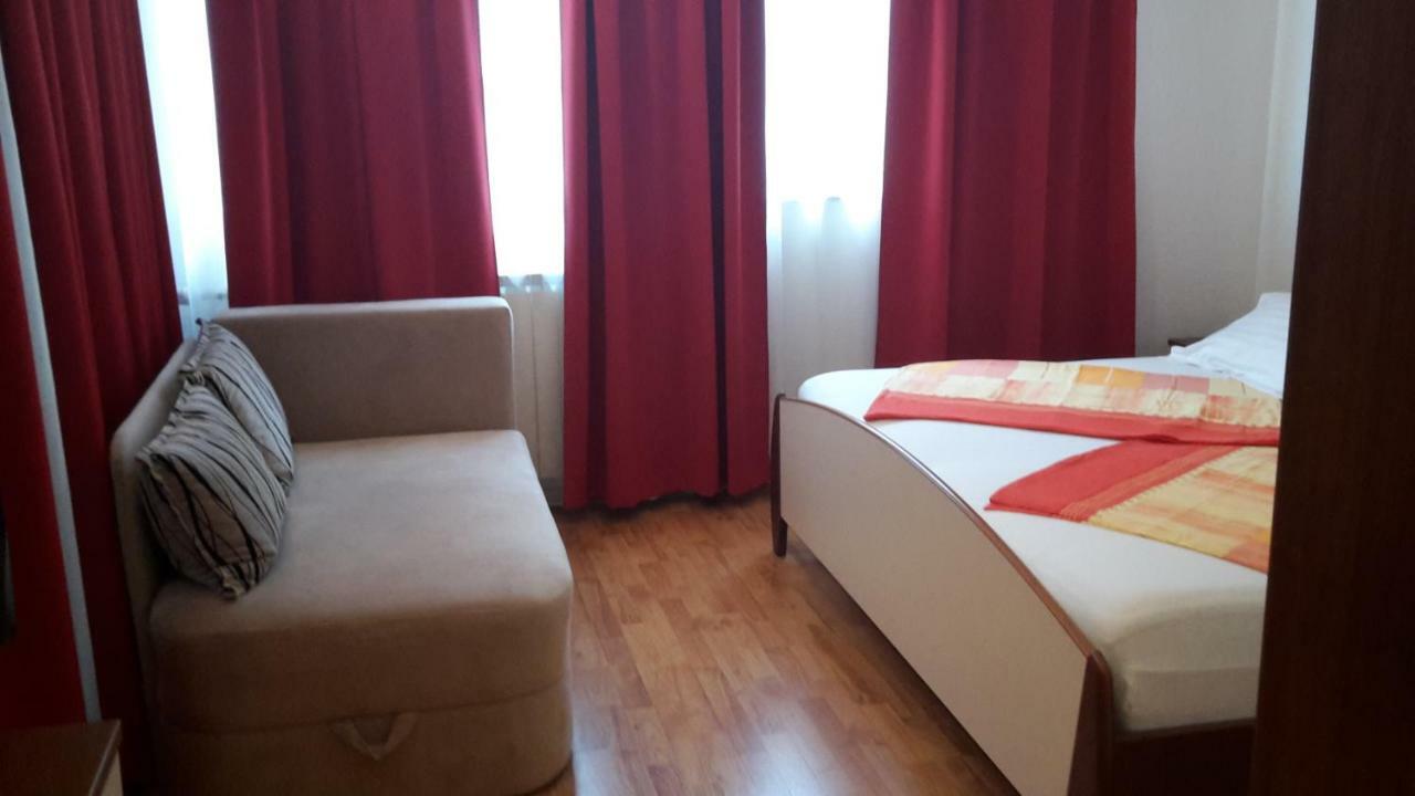 As Brela Hotel Buitenkant foto